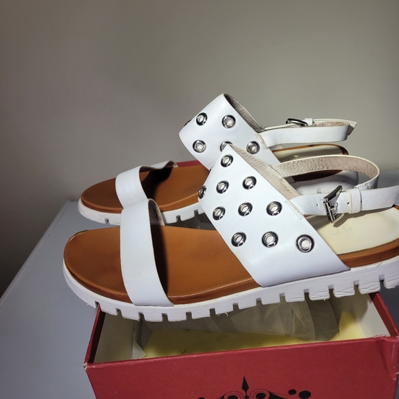 Sandals - Picture 7 of 8